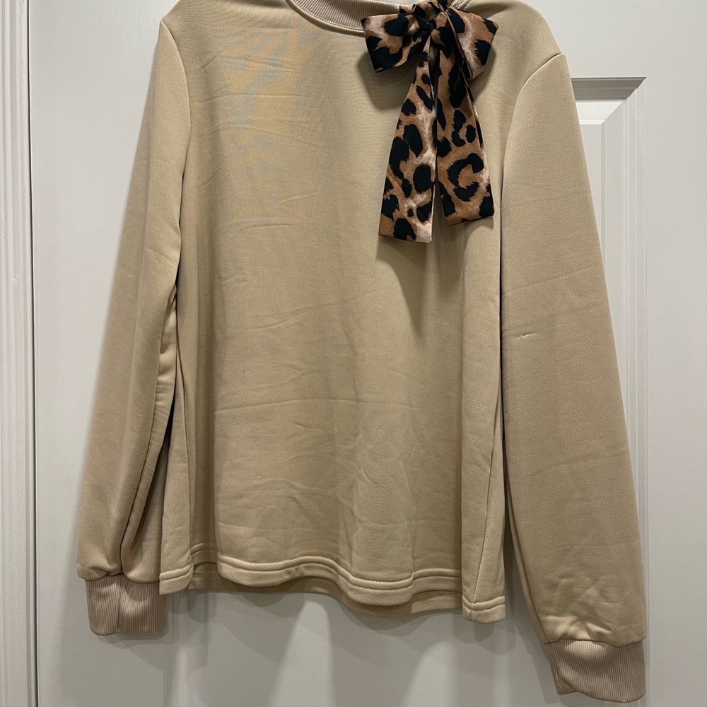 Beige Sweater with Leopard Print Bow